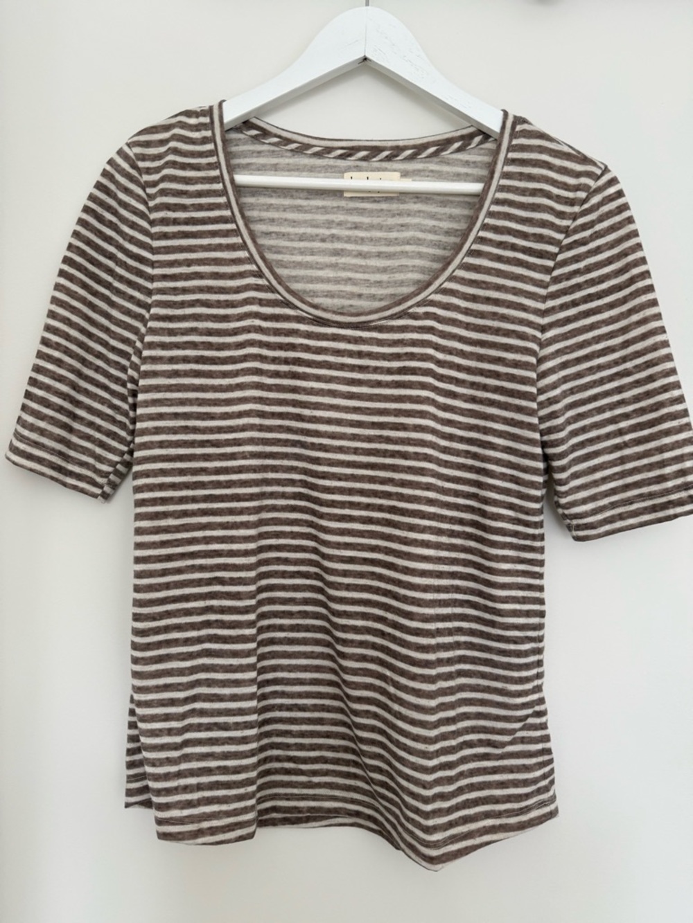 HJ Tee Sand Dunes Striped Scoop Neck Women's Top - Brown & Cream